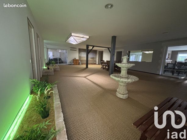 Maison 9 pièces 319 m²