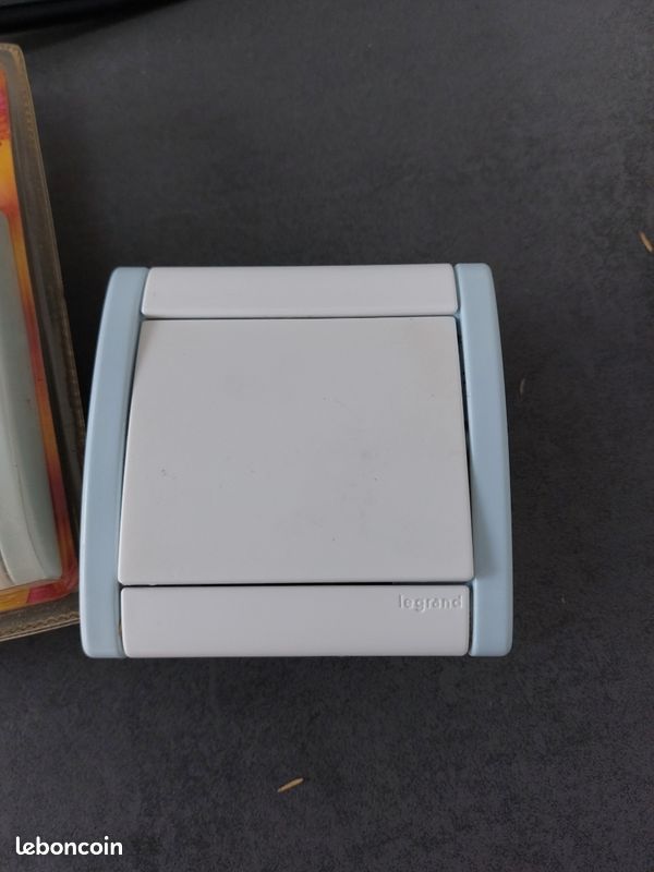 Lot De Matériel Électrique Legrand – Sagan Beluga Or – Vente à La Demande