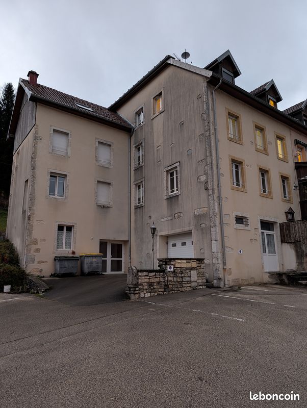 Immeuble 329 m² · à Pays-de-Montbenoît · 329 m² · 745 000 €