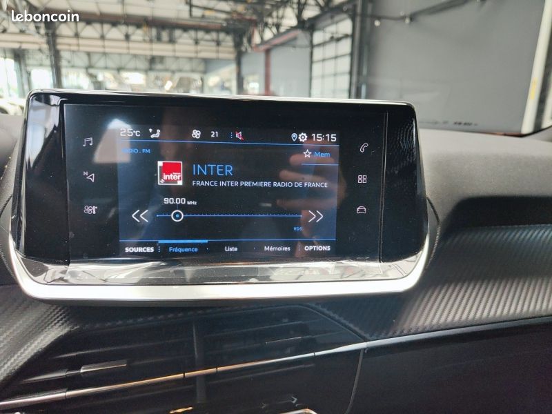 Peugeot 2008 1.2 PureTech 100ch S&S Style (image 15)