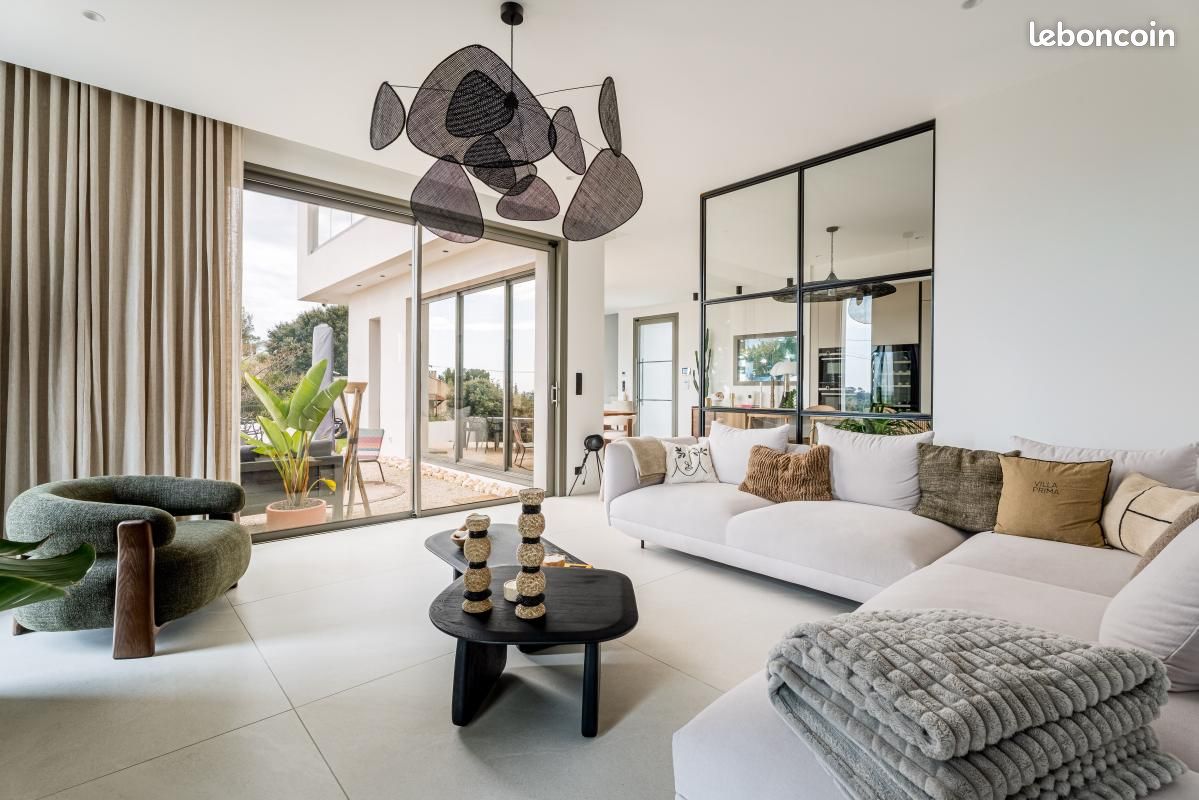 Maison 5 pièces 217 m² · à Ceyreste · 217 m² · 4 000 €