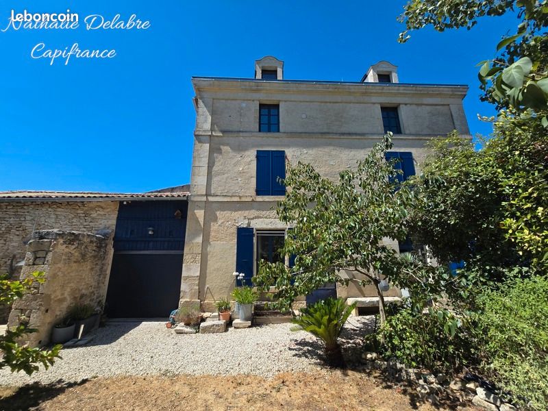Maison 7 pièces 230 m² · à Saint-Maixent-l'École · 230 m² · 252 000 €