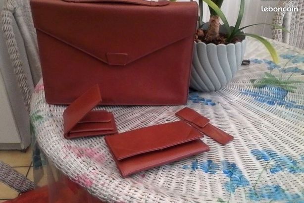 Porte documents + accessoires (image 2)