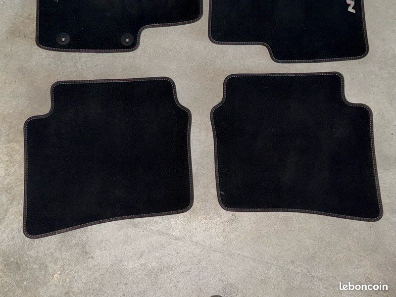 Tapis de voiture AVANT SEULEMENT 2pcs compatibles avec Toyota Tapis de voiture AVANT SEULEMENT 2pcs compatibles avec Toyota