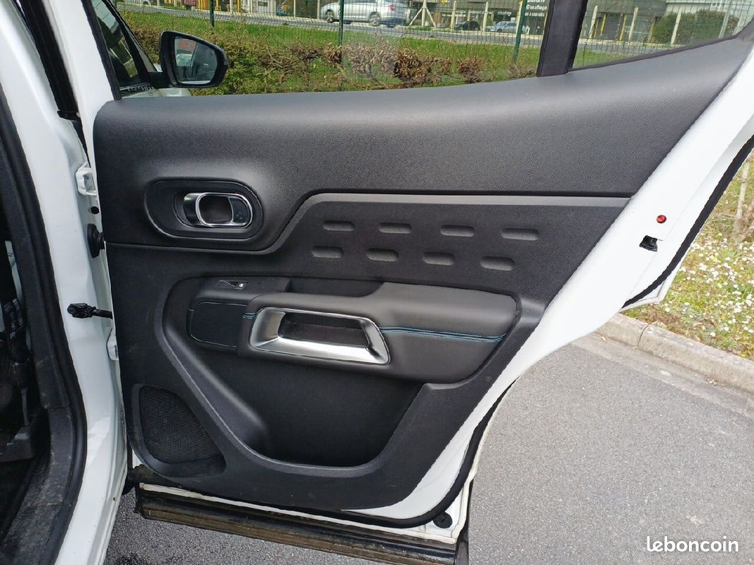 CITROEN C5 Aircross PureTech 130 S&S EAT8 Shine Pack (image 20)