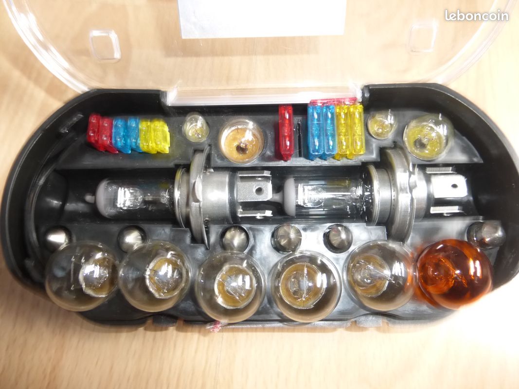 Boite des ampoules pour la voiture ancienne H4 (image 3)