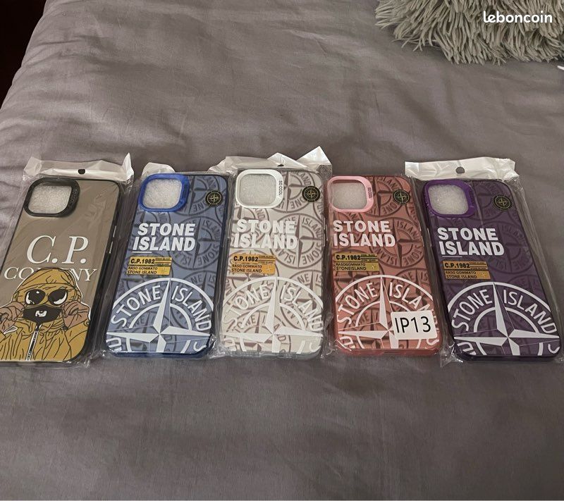 Coque Stone Island Blanche Pour IPhone 13 - Style Métallique Tendance - Livraison Offerte