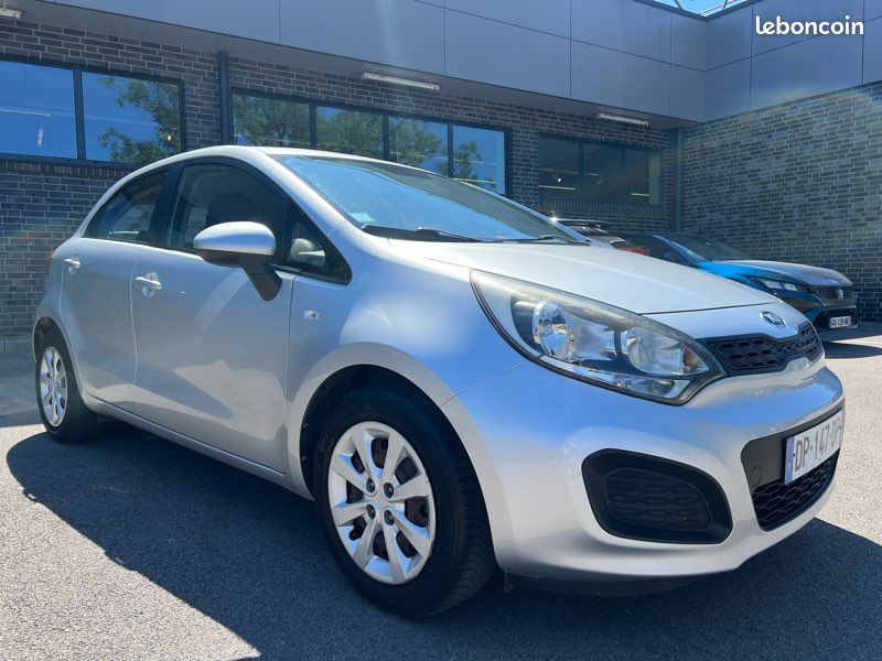 🚗 kia rio 85ch bvm5/ moteur à chaîne/ radio/ garanti suivi✅ (image 3)