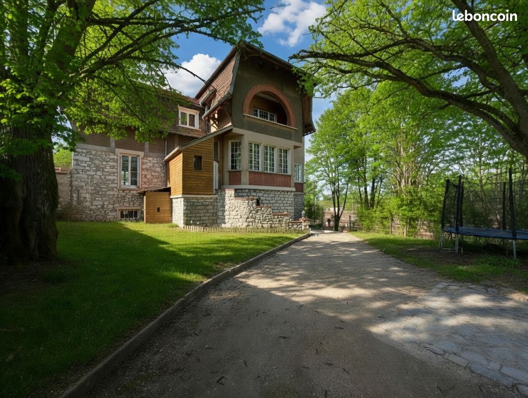 Maison 9 pièces 263 m² · à Moret-Loing-Et-Orvanne · 263 m² · 525 000 €