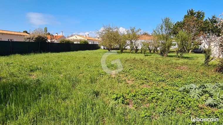 Terrain 976 m² JARD SUR MER