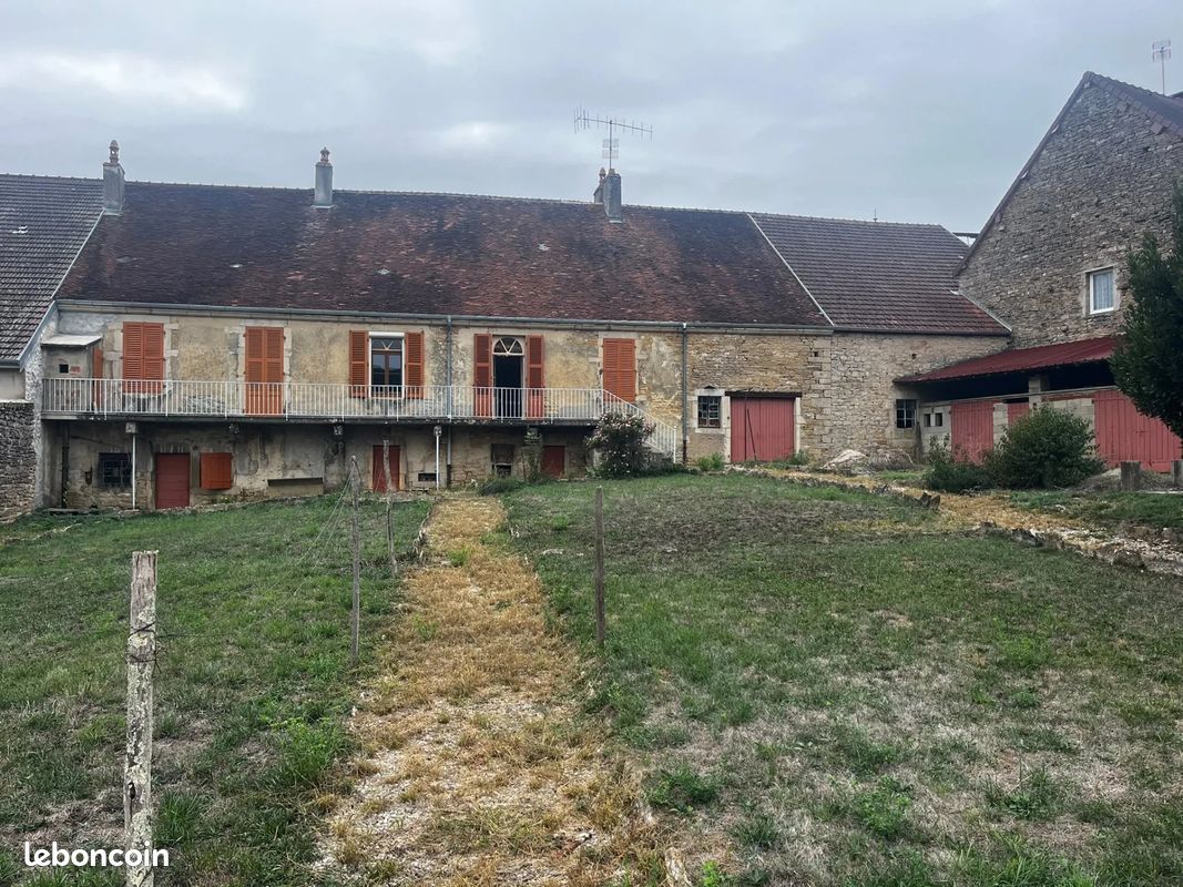 Maison 6 pièces 155 m² · à Val-Sonnette · 155 m² · 135 000 €