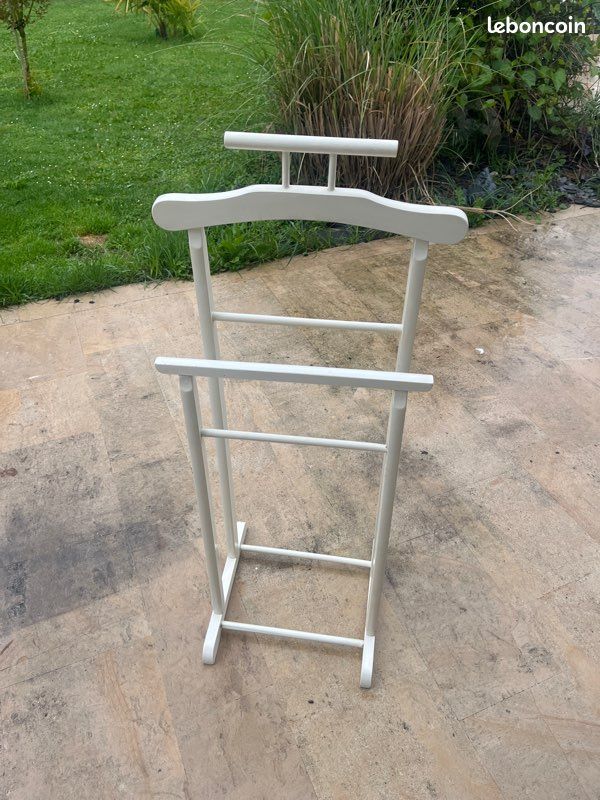 Chevalet en bois blanc (image 1)