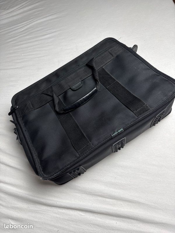 Sacoche Targus SafePORT pour PC portable 15 à 17 pouces – noire (WW80003) (image 3)