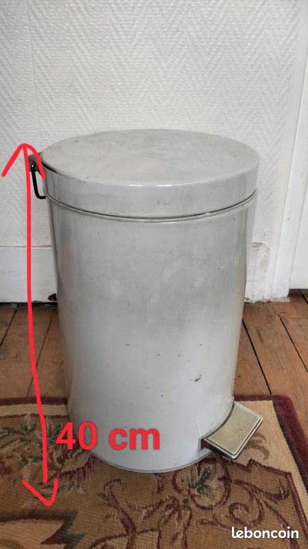 Poubelle blanche à pédale (image 1)