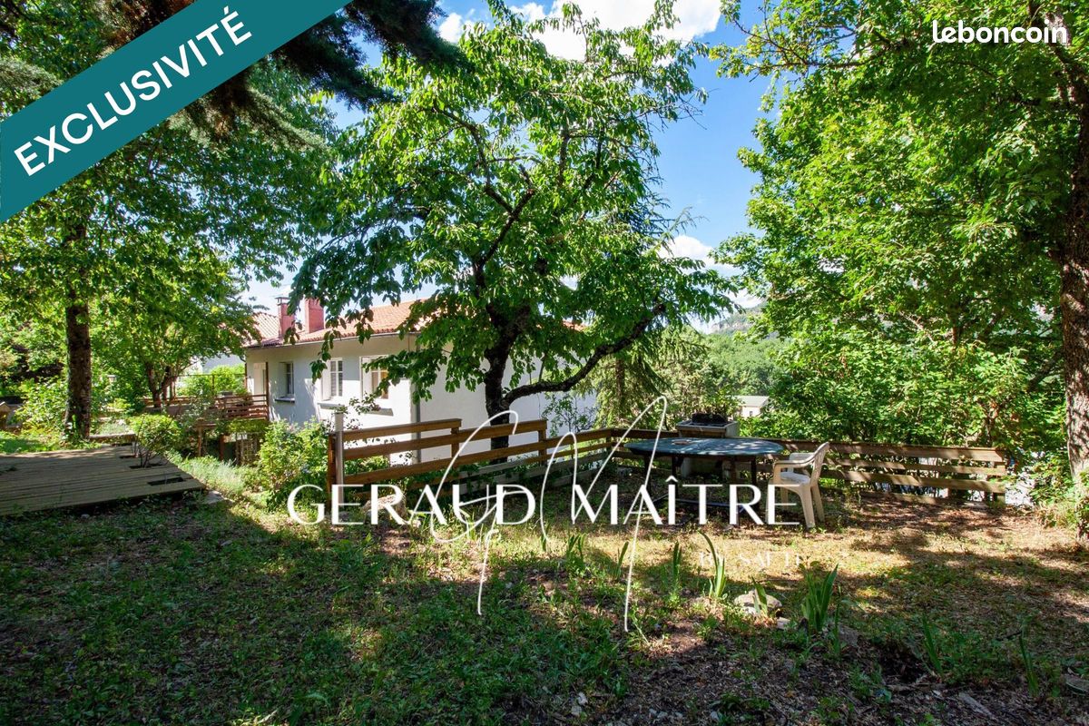 Maison 10 pièces 196 m² · à Roquefort-sur-Soulzon · 196 m² · 214 500 €