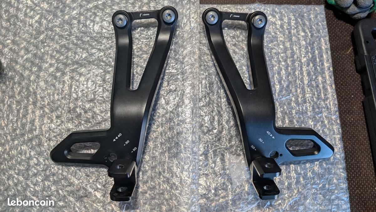 Repose-pieds Avant Moto En Aluminium CNC - Pour Yamaha MT-07, MT-09, Tracer, FZ6, XSR700, Etc. - Couleur Noir