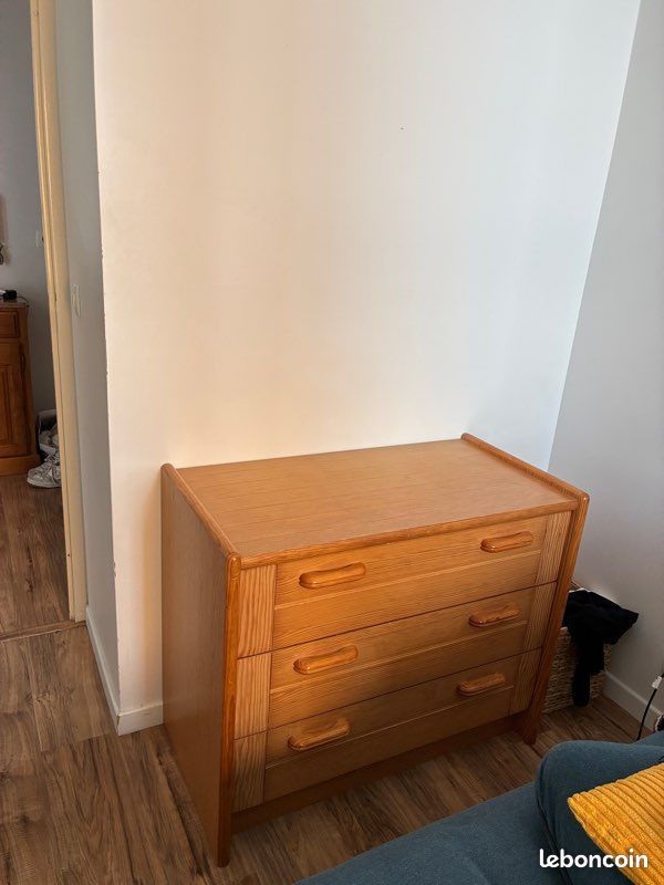 Commode (image 1)