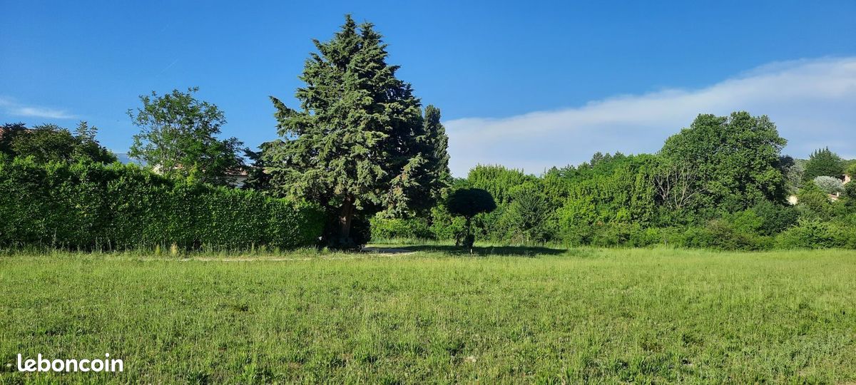 Terrain à bâtir de 2870 m² à MAZAN (84) · 218 000 €