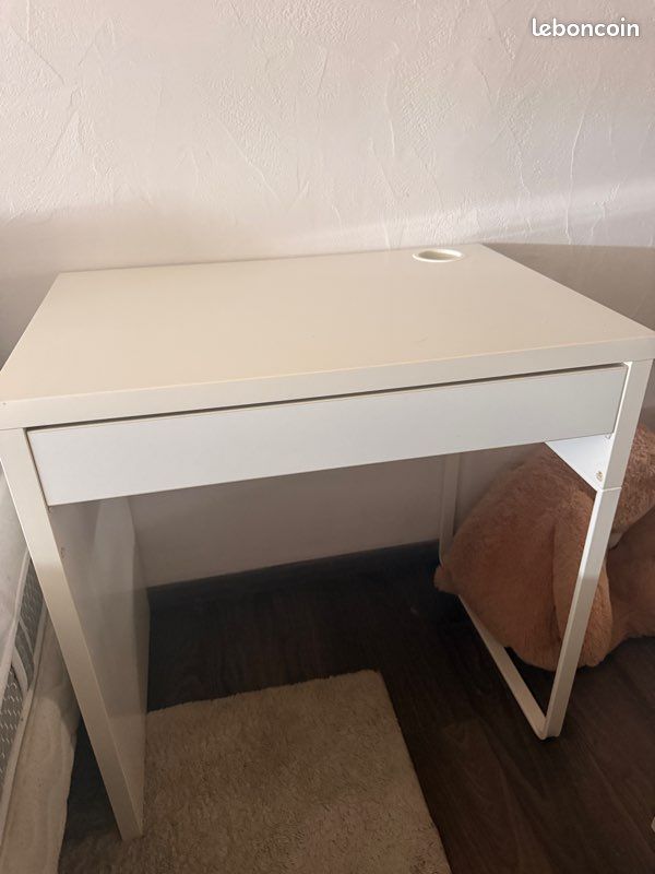 Bureau IKEA Micke (image 1)