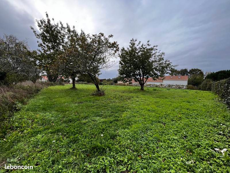 Terrain 1250 m² · à La Roche-sur-Yon · 128 148 €