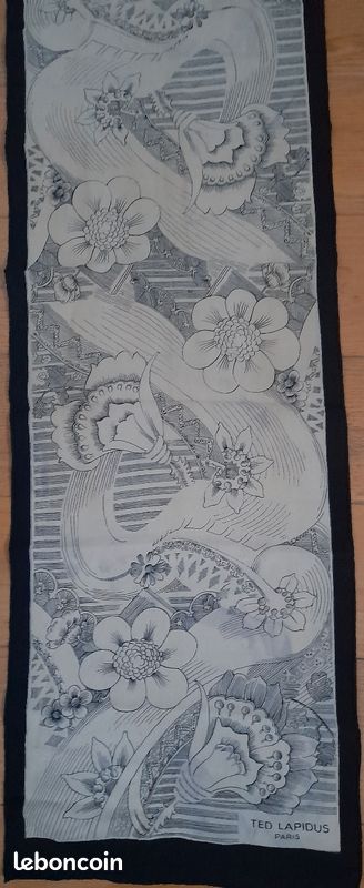 Lot de 3 jolis foulards dont 2 en soie (image 6)