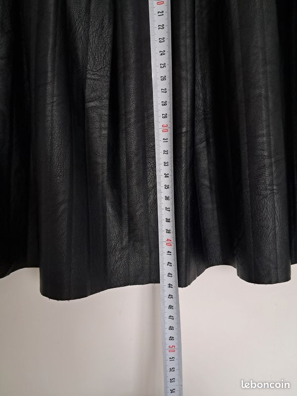 Jupe plissée noire simili cuir, taille M (image 5)