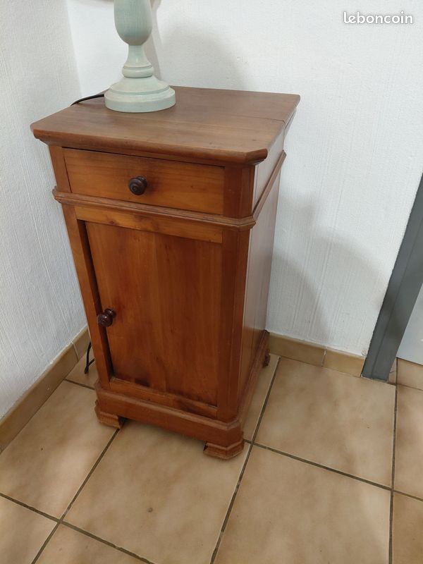 Table de chevet de style en bois massif (image 1)