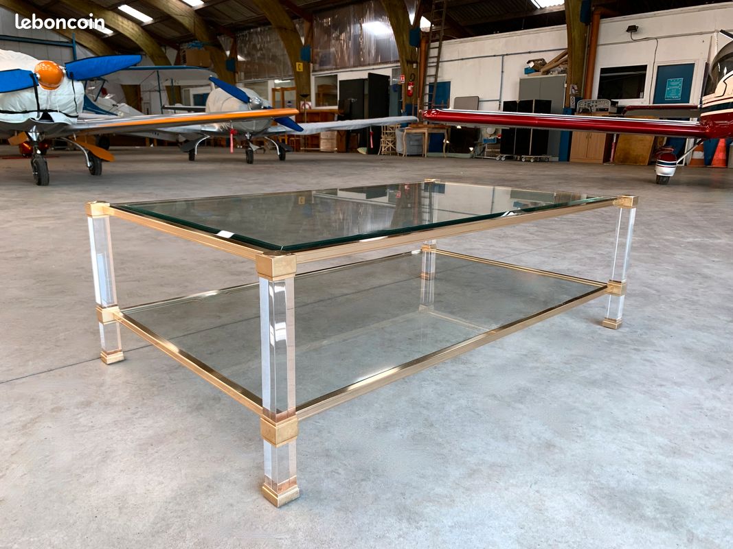 Table basse or et lucite Pierre Vandel 1970 (image 1)