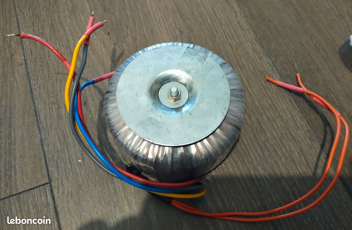 Transformateur torique RS PRO 2 sorties, 230V c.a. 2 x 15V c.a., 30VA Transformateur torique RS PRO 2 sorties, 230V c.a. 2 x 15V c.a., 30VA