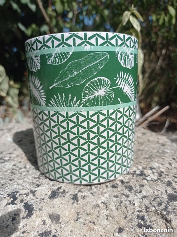 Cache pot, céramique, rond, blanc motifs géométriques et feuilles vert, diamètre 8,5cm, hauteur 10 cm (image 2)