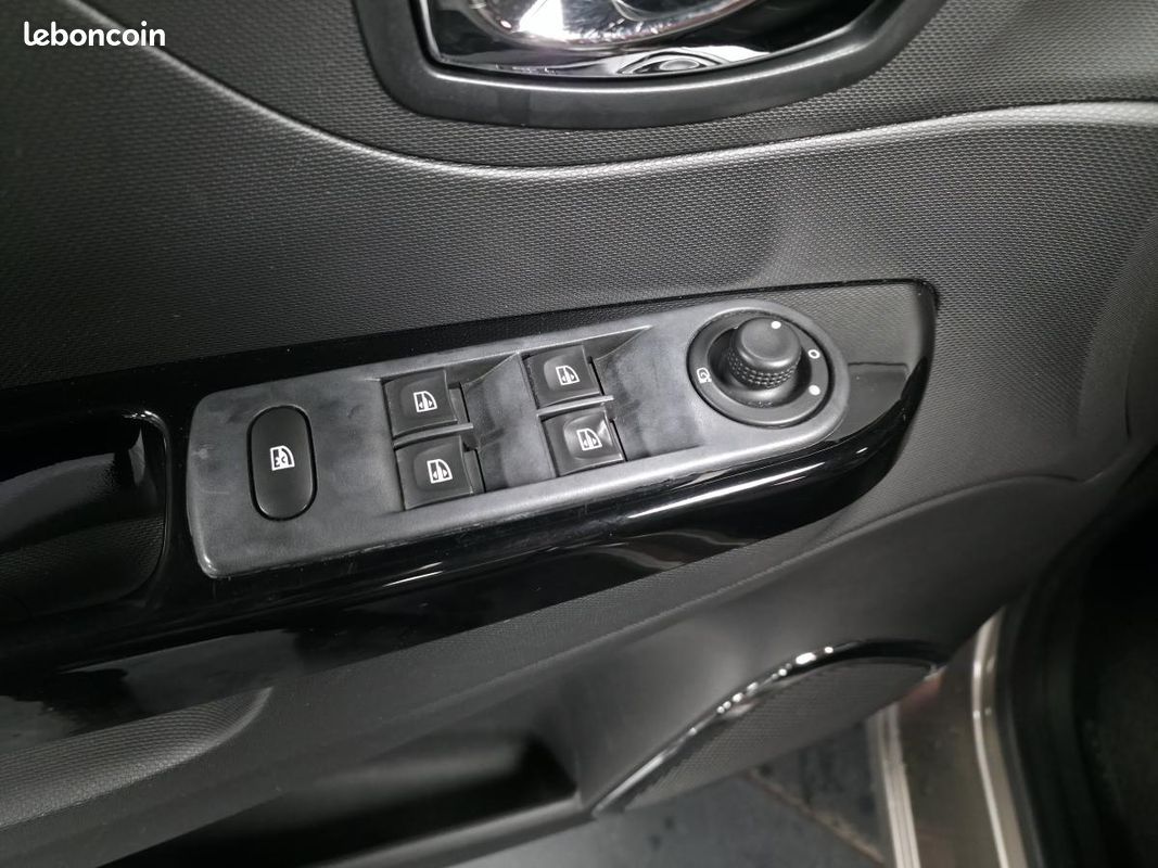 RENAULT CAPTUR 0.9 Energy TCe - 90 Intens (image 27)