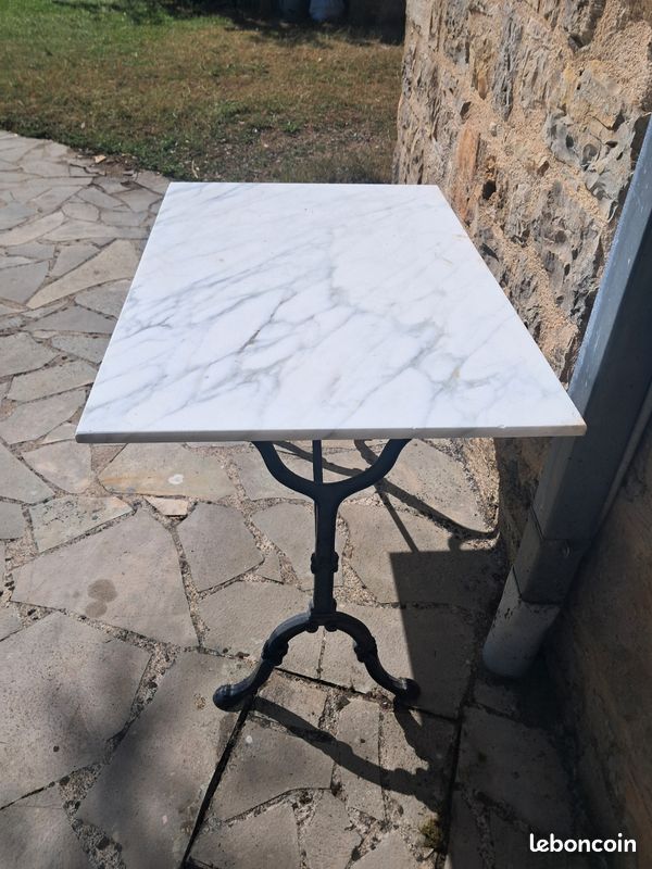Table marbre pied fer forgé (image 1)