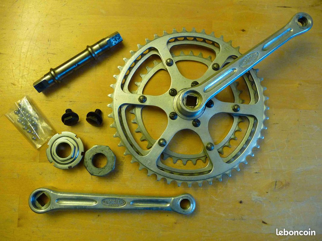 STRONGLIGHT Kit de visserie pédalier double 5 branches neuf - Équipements vélos STRONGLIGHT Kit de visserie pédalier double 5 branches neuf - Équipements vélos