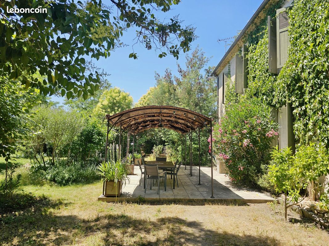 Maison 8 pièces 157 m² · à Cardet · 157 m² · 490 000 €