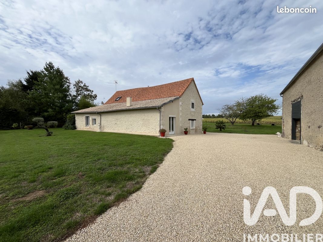 Maison 7 pièces 220 m² · à Paizay-le-Sec · 220 m² · 259 000 €