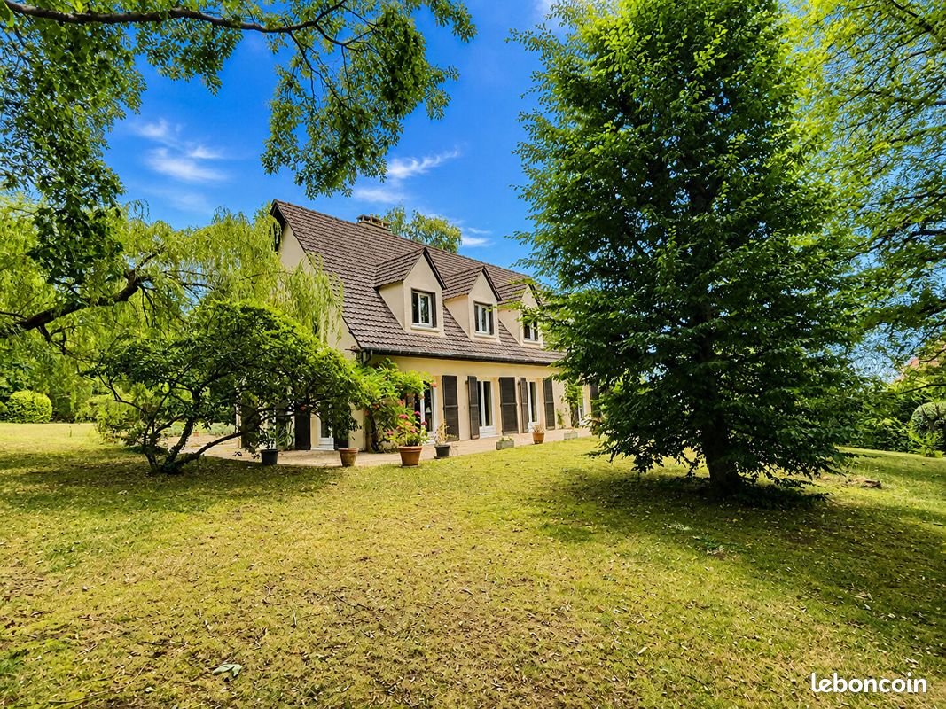 Maison 9 pièces 247 m² · à Saint-Germain-en-Laye · 247 m² · 1 370 000 €