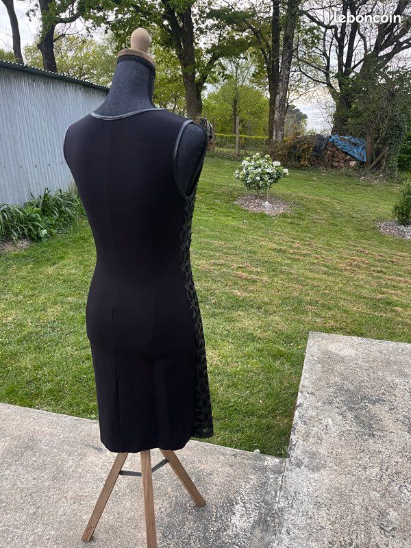 Robe noire bi-matière chic – Découpes laser florales 3D & Mesh (image 8)