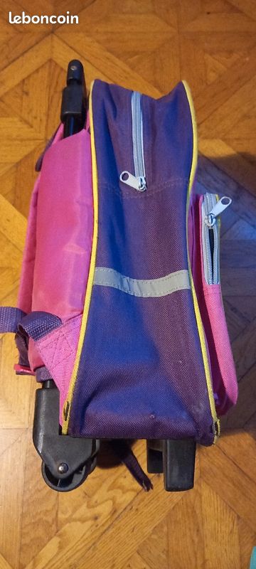 Cartable totaly spy très bon état (image 3)