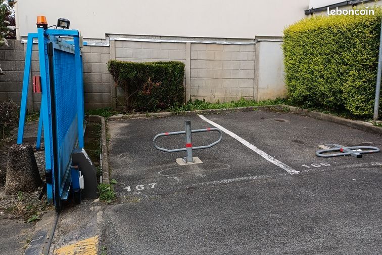 Parking Melun place Saint Jeab · 52 €/mois