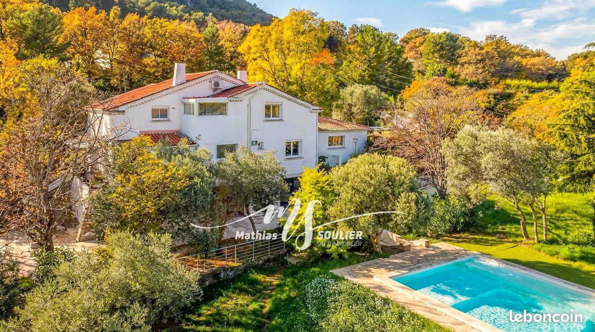 Maison 10 pièces 350 m² · à Mimet · 350 m² · 980 000 €