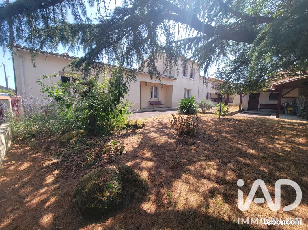Maison 6 pièces 162 m² · à Réaumur · 162 m² · 140 000 €