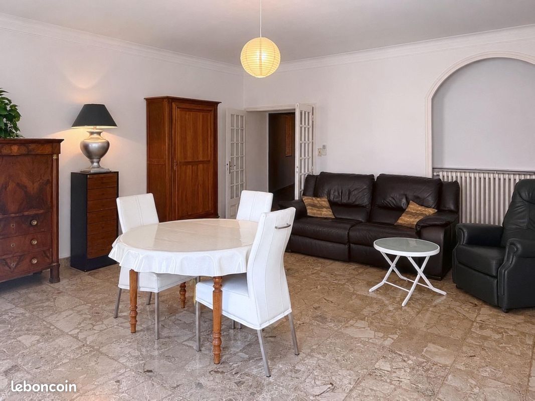 Maison 11 pièces 212 m² · à Bourg-Saint-Andeol · 212 m² · 264 000 €