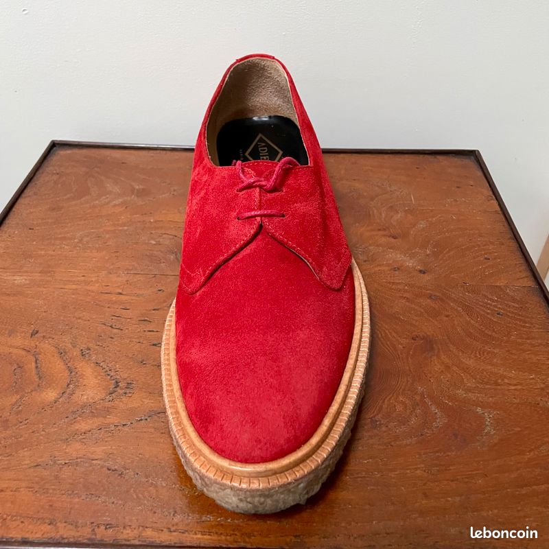 Derbies de la marque Adieu Paris en daim rouge « Picasso » et semelle crêpe naturel avec détail en cuir naturel (image 5)