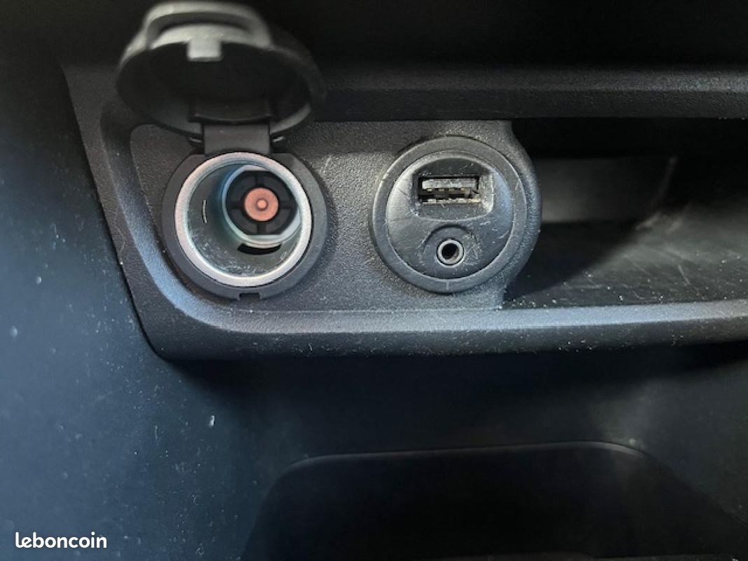 PEUGEOT 208 1.2i Pure Tech - 110 Allure + Apple CarPlay + Radars Arrière + Clim Auto (image 19)