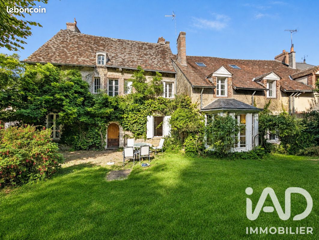 Maison 11 pièces 253 m² · à Fréteval · 253 m² · 220 000 €