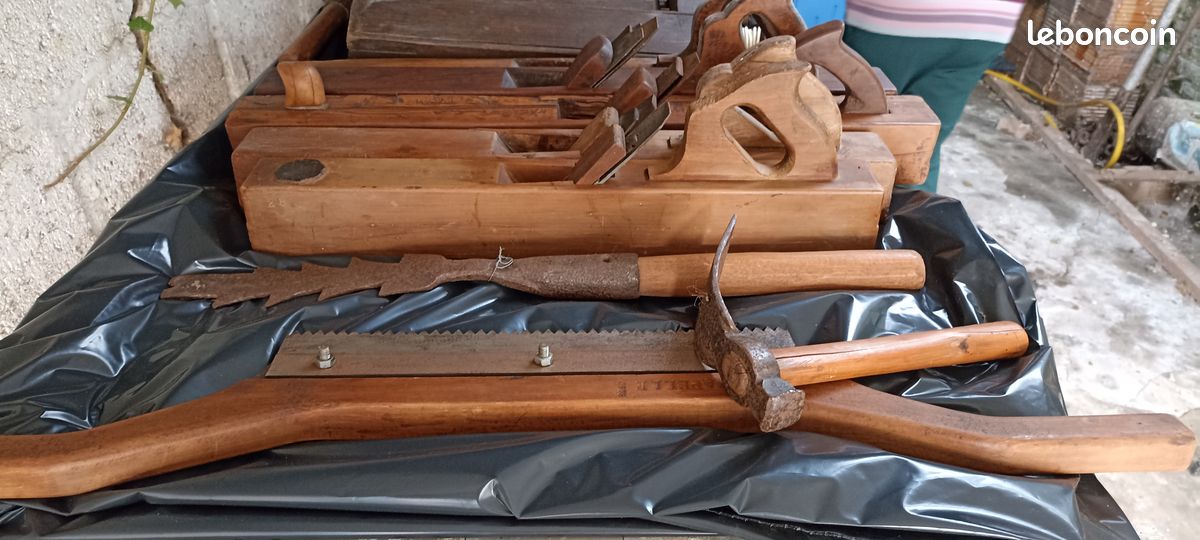 Collection d'outils du charpentier,du menuisier,du tailleur de pierre... (image 3)