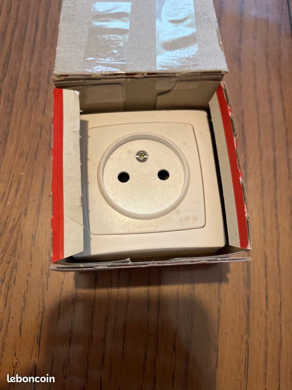 Prise électrique Legrand (image 2)