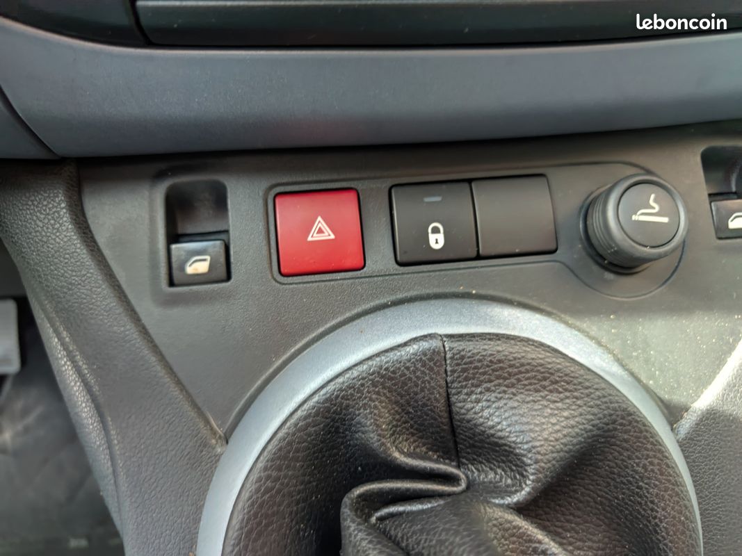 CITROEN BERLINGO MULTISPACE 1.6L 90CH / TRANSPORT PMR / TPMR / 4 PLACES + 1 FAUTEUIl (image 27)