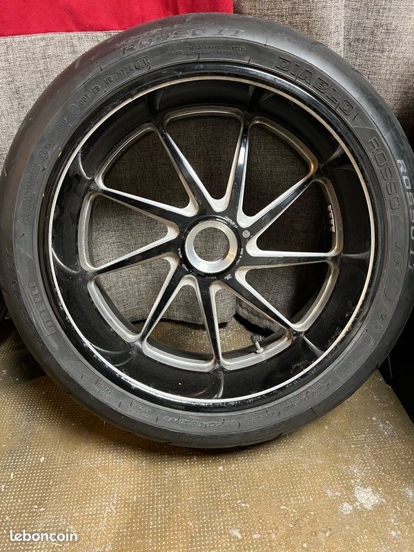 Jantes avant arrière Ducati Diavel performance (image 3)
