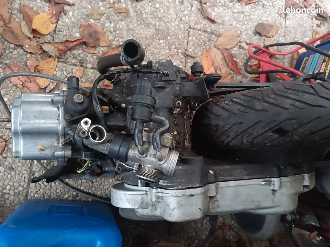 Moteur et pièces elystar 125 injection aucun envoi (image 1)